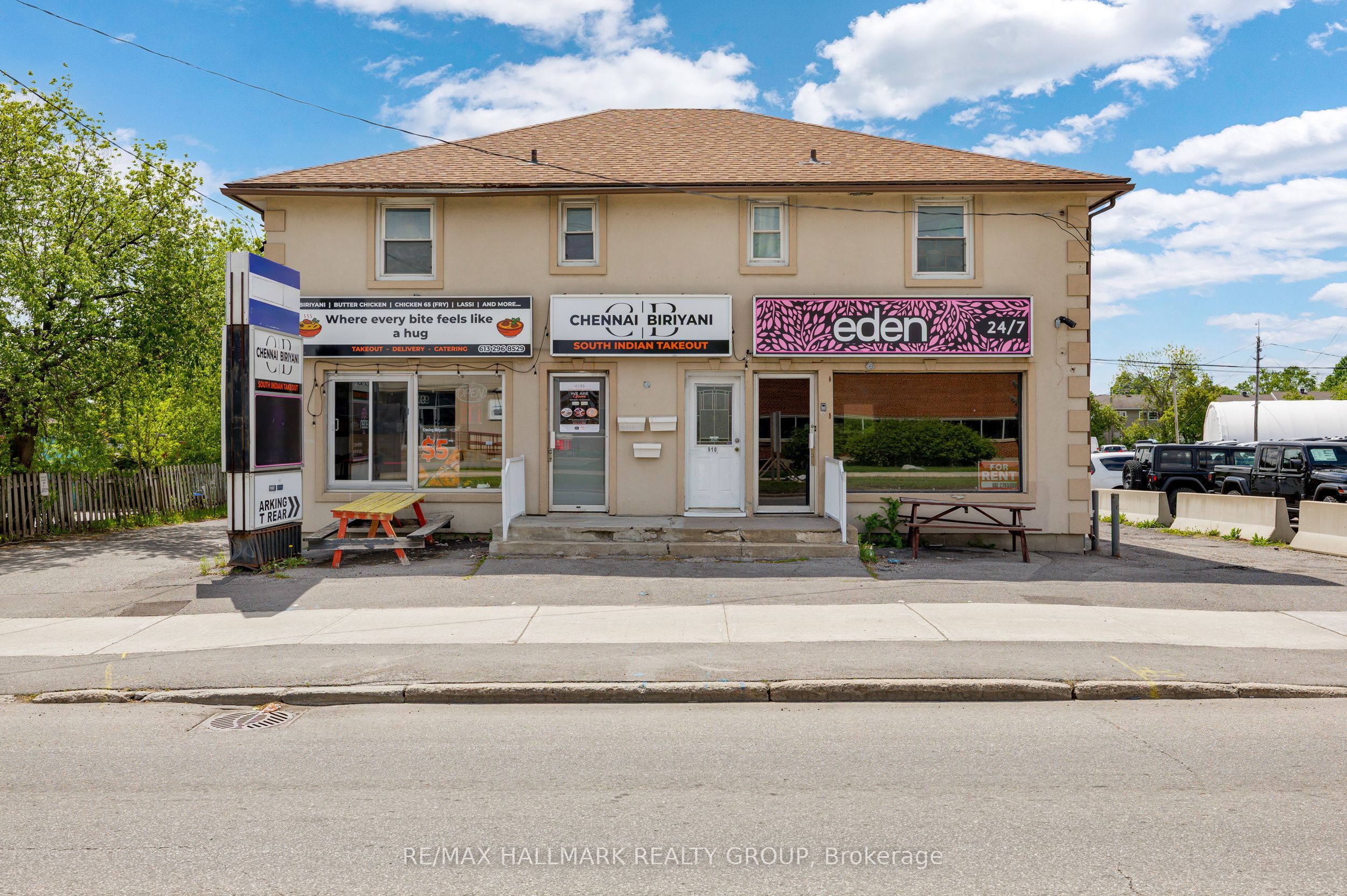 Photo 1 of 49 — 912 St Laurent Boulevard S, Overbrook - Castleheights and Area, ON K1K 3B3