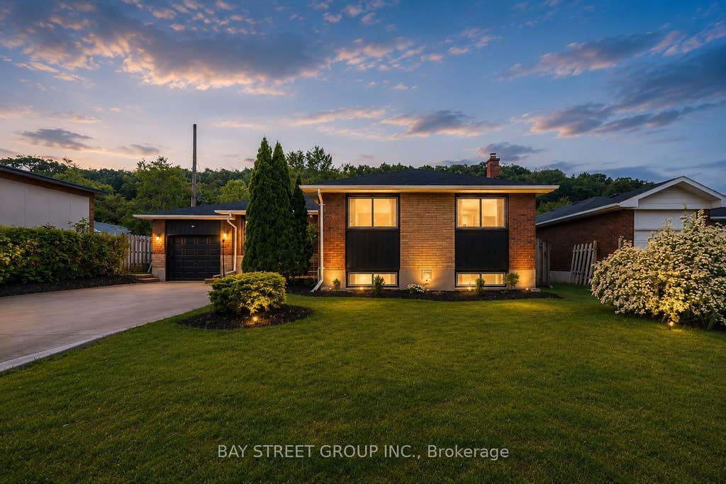 Photo of 8 GLENBARR Road, St. Catharines, ON L2T 1Y1 (MLS # X13212128)