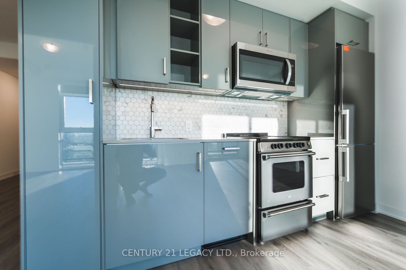 251 Manitoba Street 1808