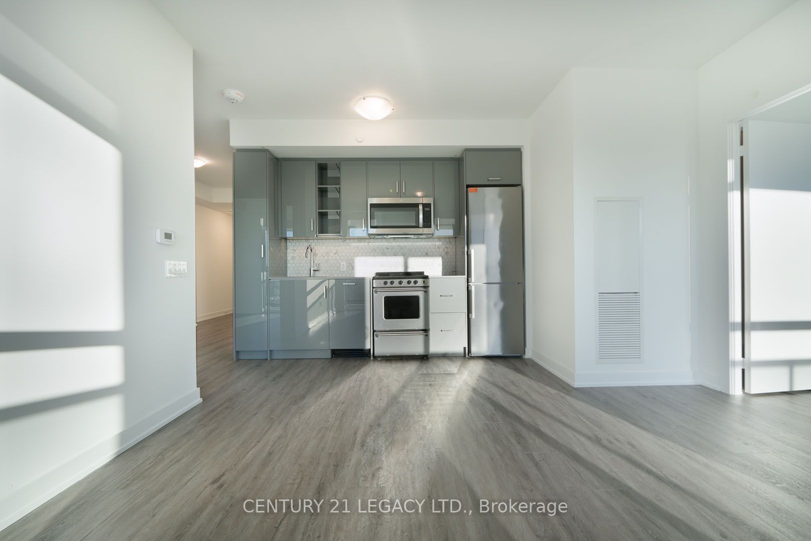 251 Manitoba Street 1808