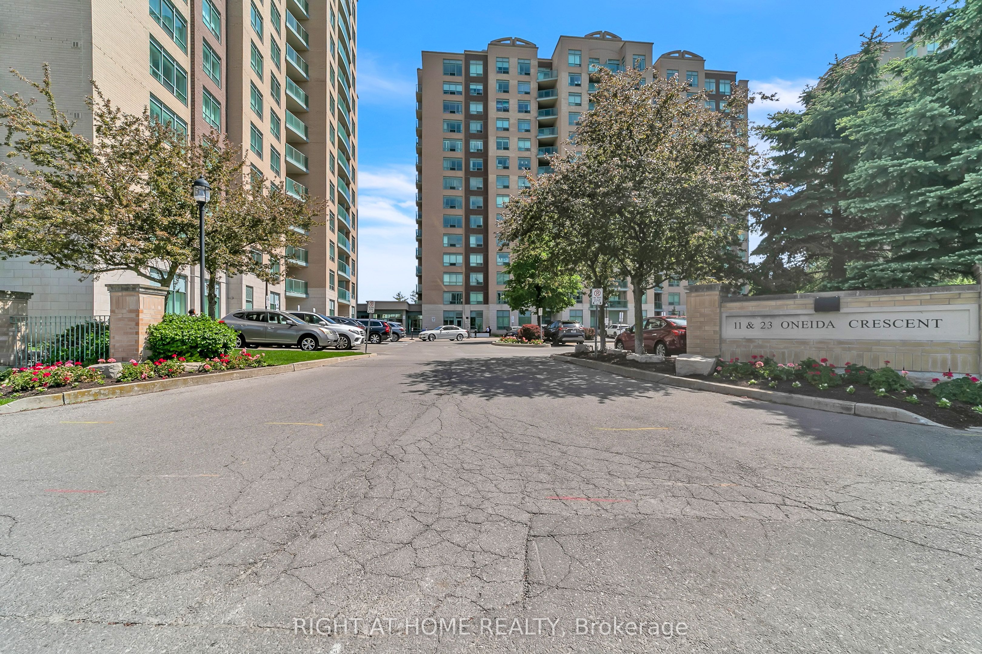 11 Oneida Crescent 1202