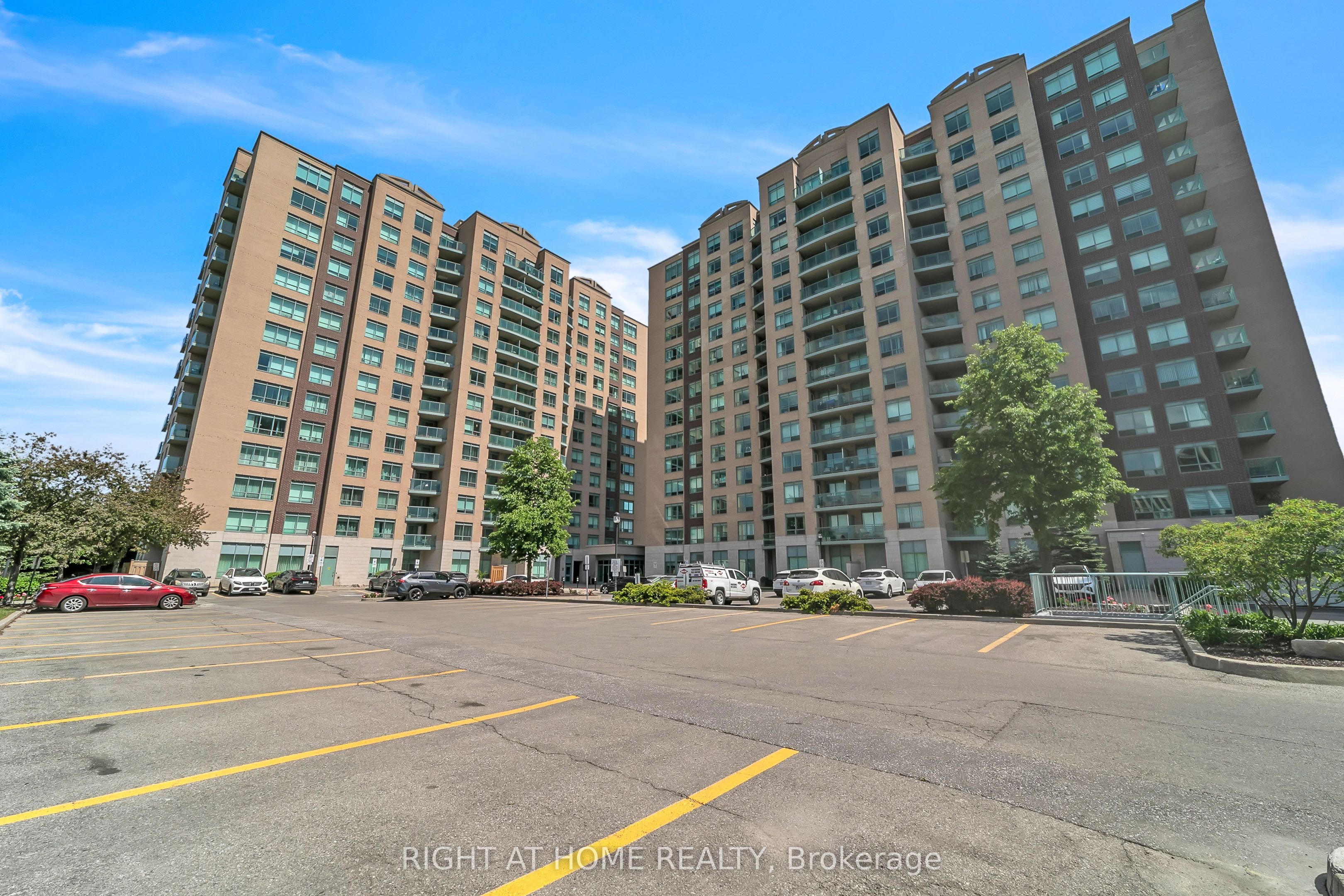 11 Oneida Crescent 1202