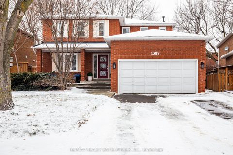 1387 Chedboro Crescent Oakville ON L6J 7A4