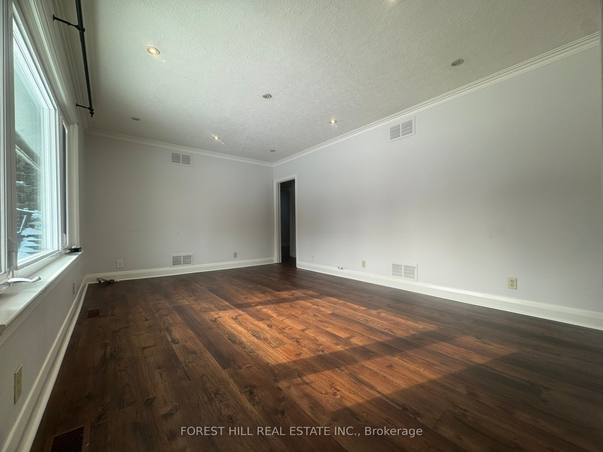 86 Grandview Avenue Main Fl