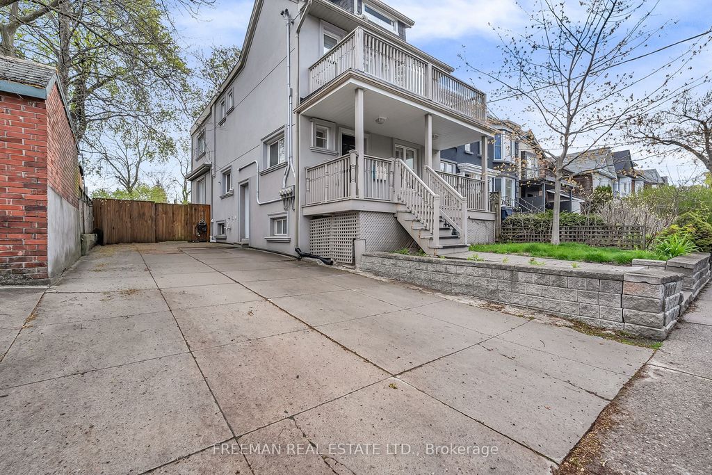 Photo of 12 Arlington Avenue, Toronto, ON M6G 3K8 (MLS # C13128822)