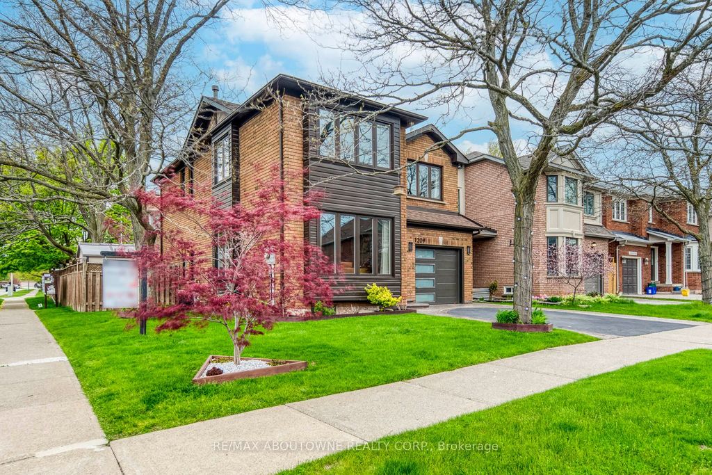 Photo of 1209 Old Oak Drive, Oakville, ON L6M 3K6 (MLS # W13125870)