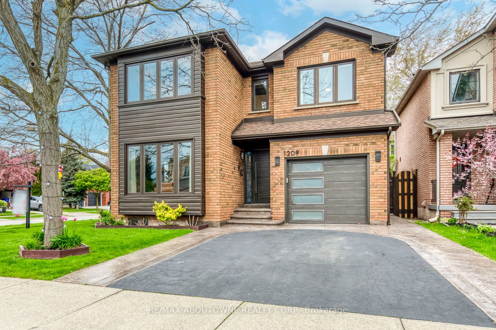 1209 Old Oak Drive