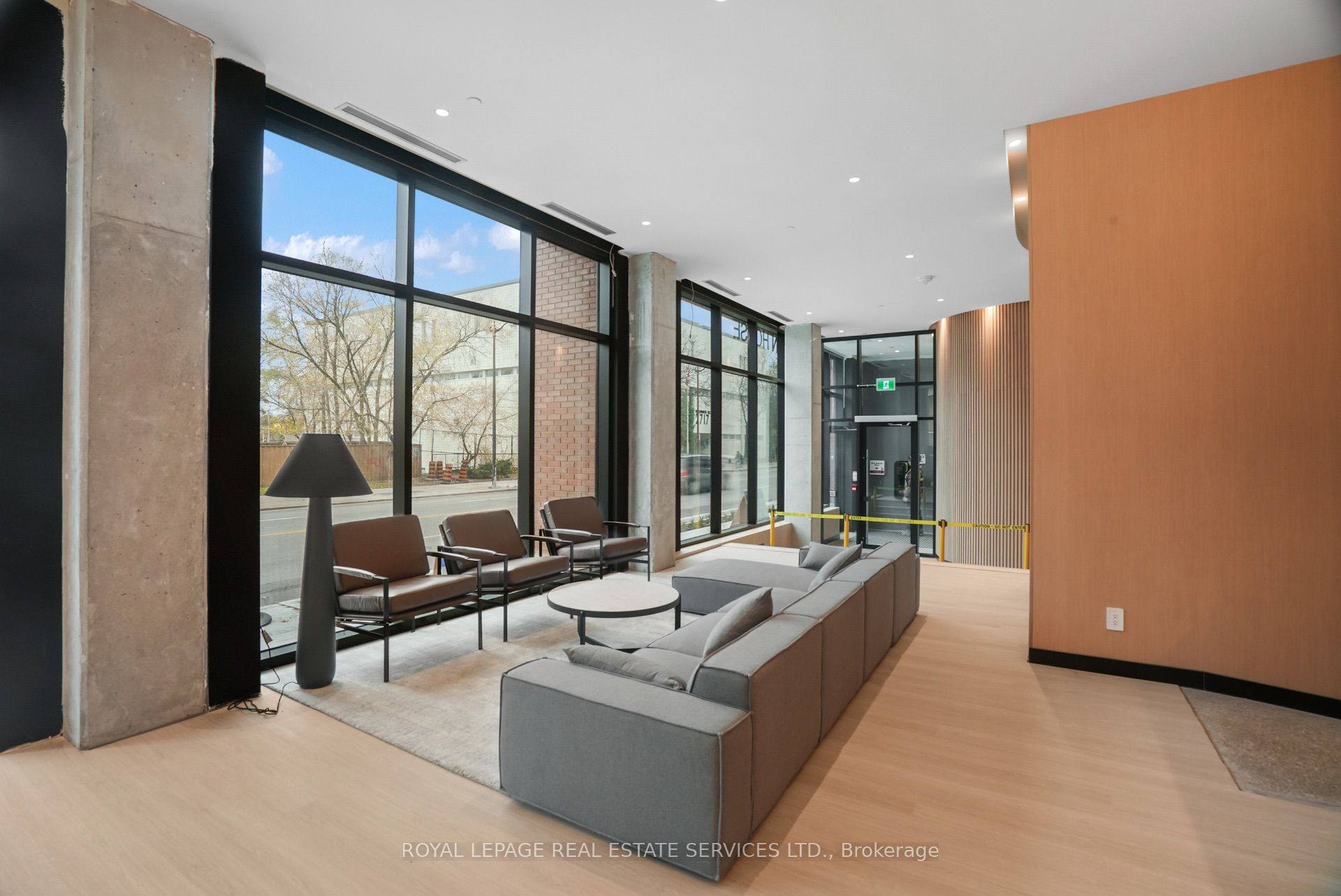 Toronto, ON M6P 1Y2, Canada, 1 Bedroom Bedrooms, ,1 BathroomBathrooms,Residential,Active,173622