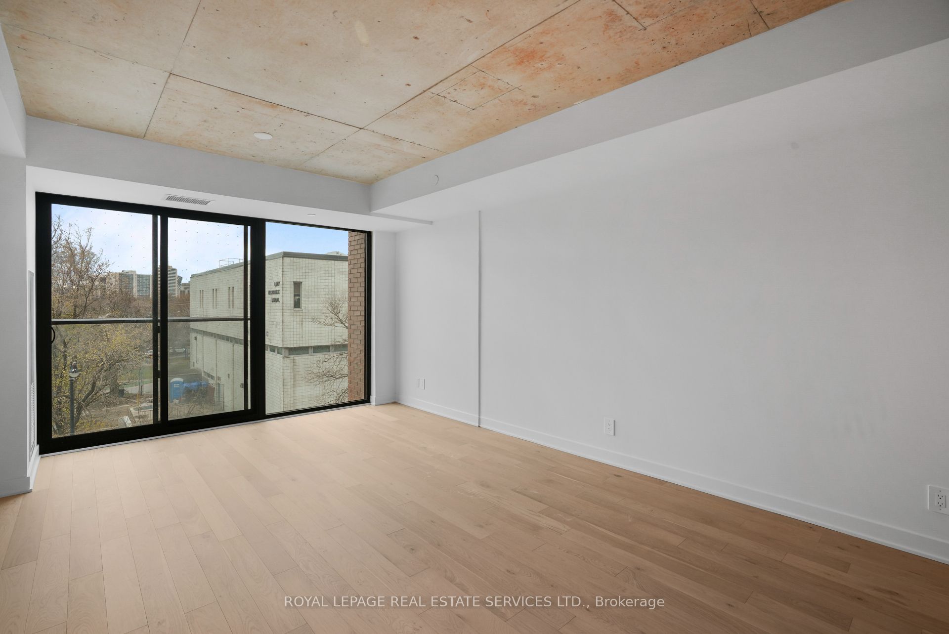 Toronto, ON M6P 1Y2, Canada, 1 Bedroom Bedrooms, ,1 BathroomBathrooms,Residential,Active,173622