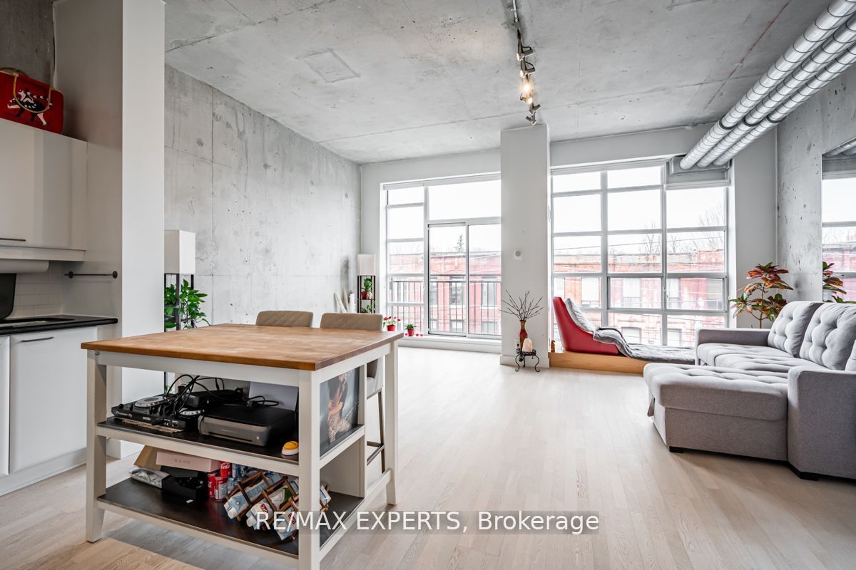 955 QUEEN Street W 411