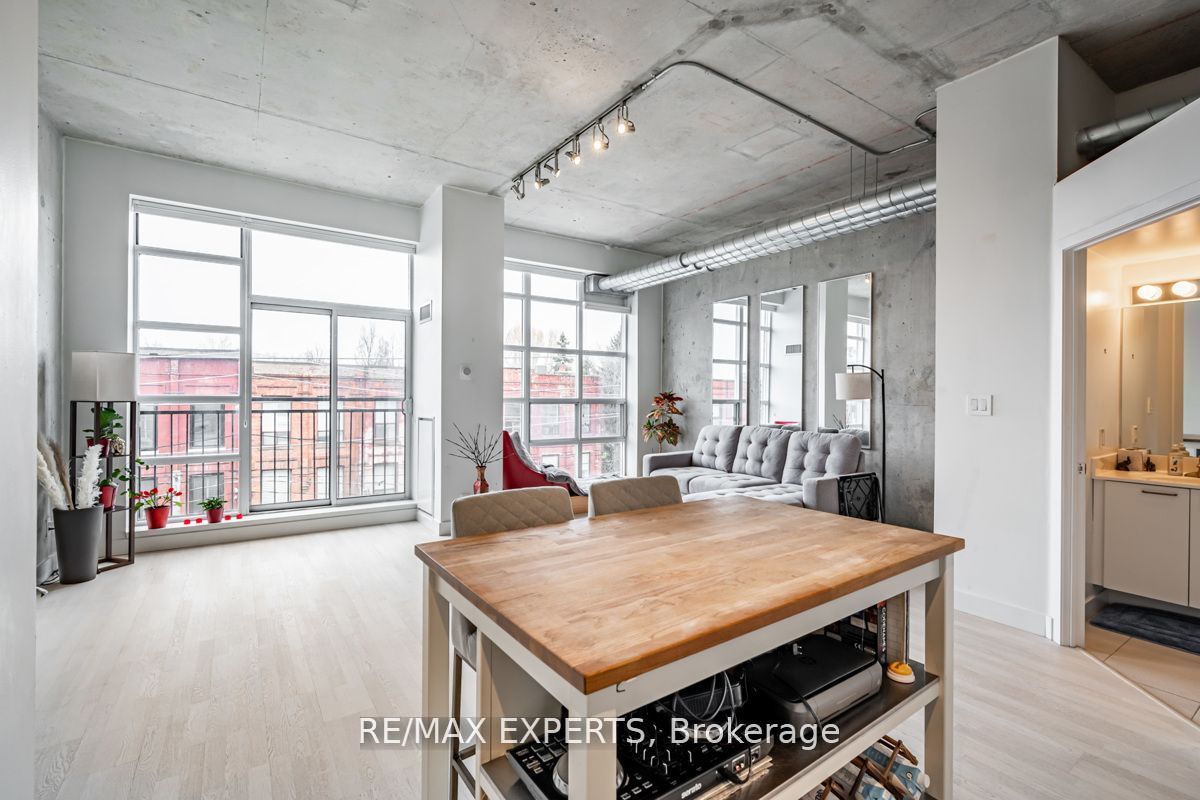 955 QUEEN Street W 411