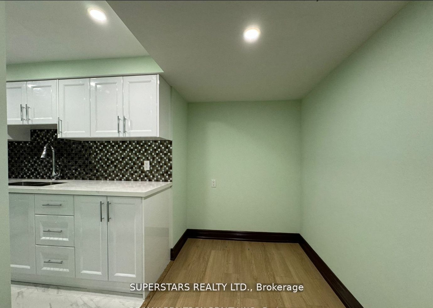 742 Hammersly Boulevard