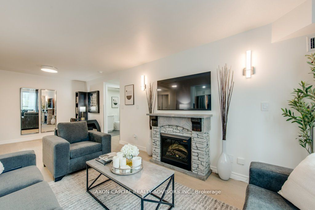 168 Simcoe Street 1513