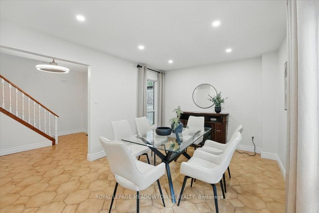 Photo of 6486 Edenwood Drive, Mississauga, ON L5N 3K1 (MLS # W12689318)