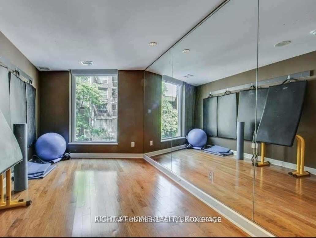 8 Scollard Street 1109