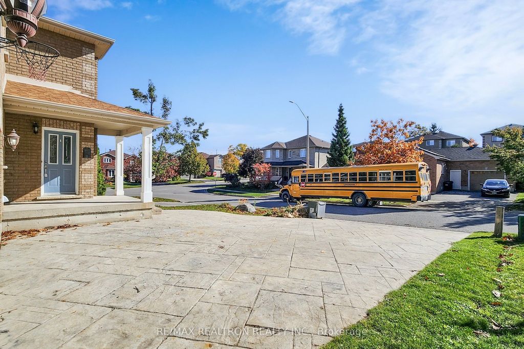 Photo of 46 Watson Drive, Barrie, ON L4M 6W7 (MLS # S12627170)