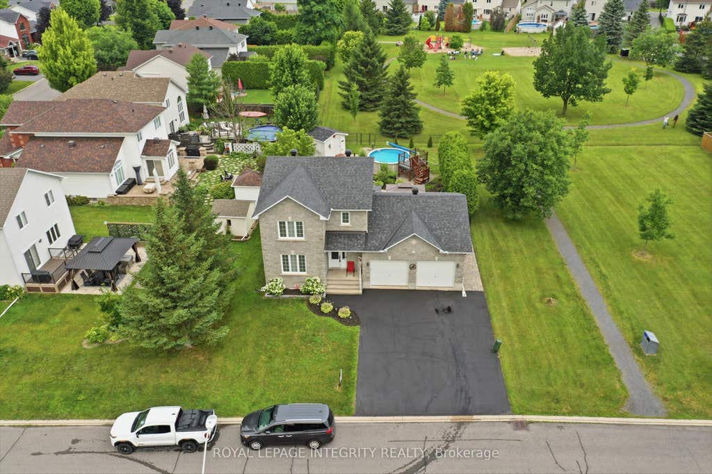 Photo of 36 Frontenac Boulevard, Russell, ON K0A 1W0 (MLS # X13658508)
