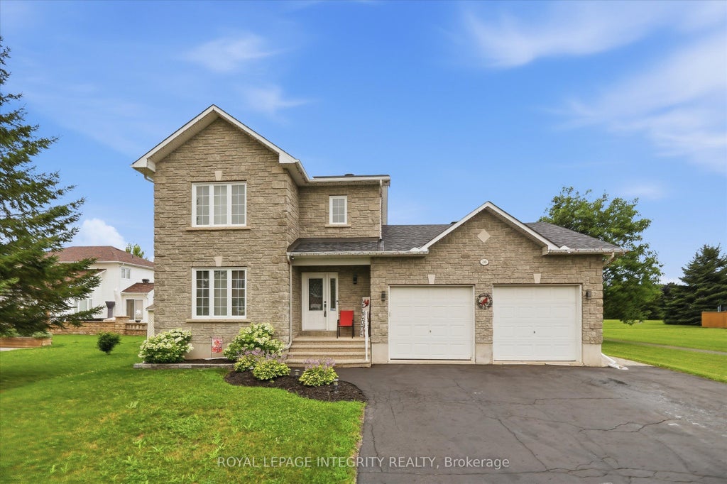 Photo of 36 Frontenac Boulevard, Russell, ON K0A 1W0 (MLS # X13658508)