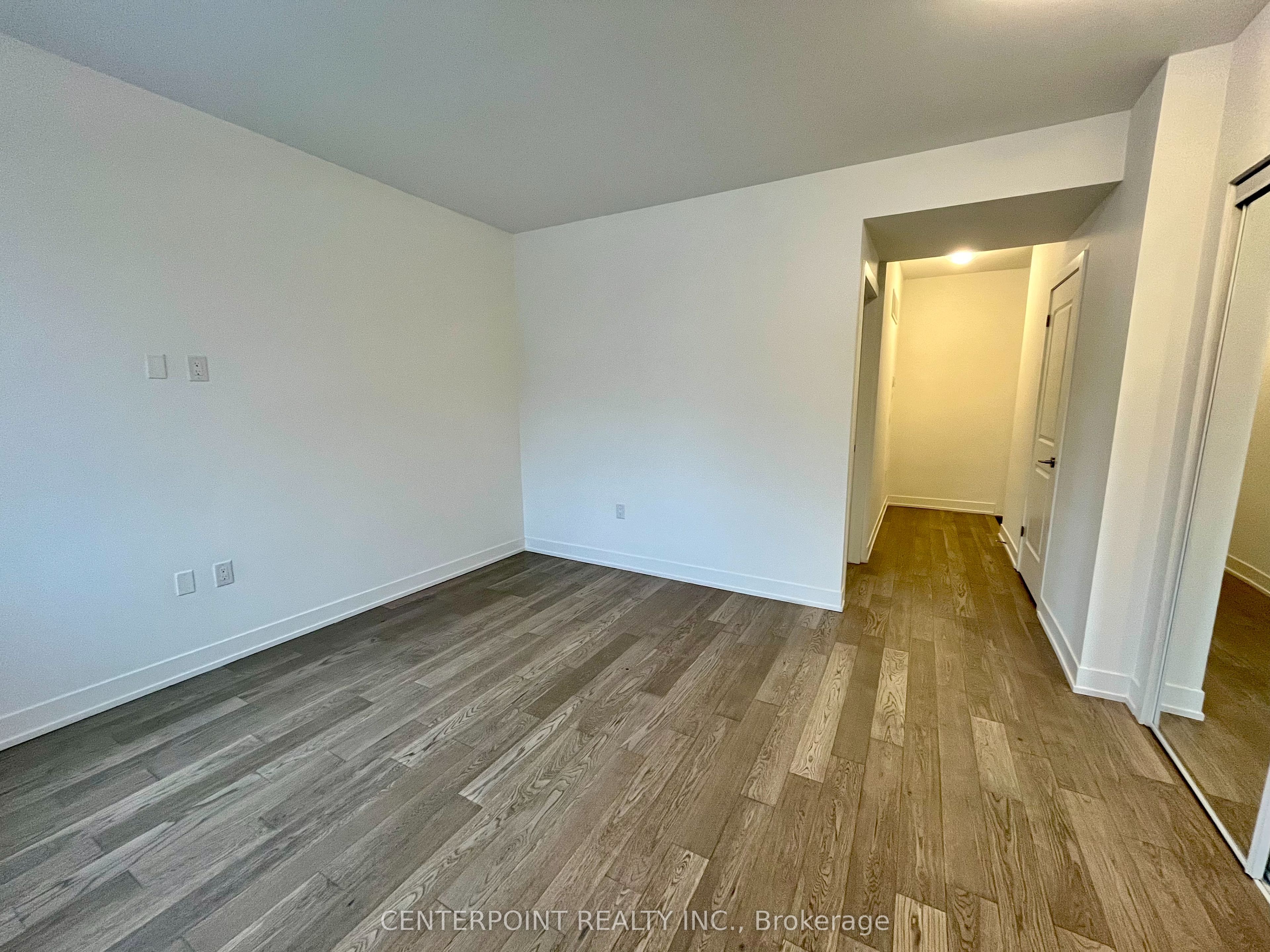 1070 Douglas Mccurdy Common 117