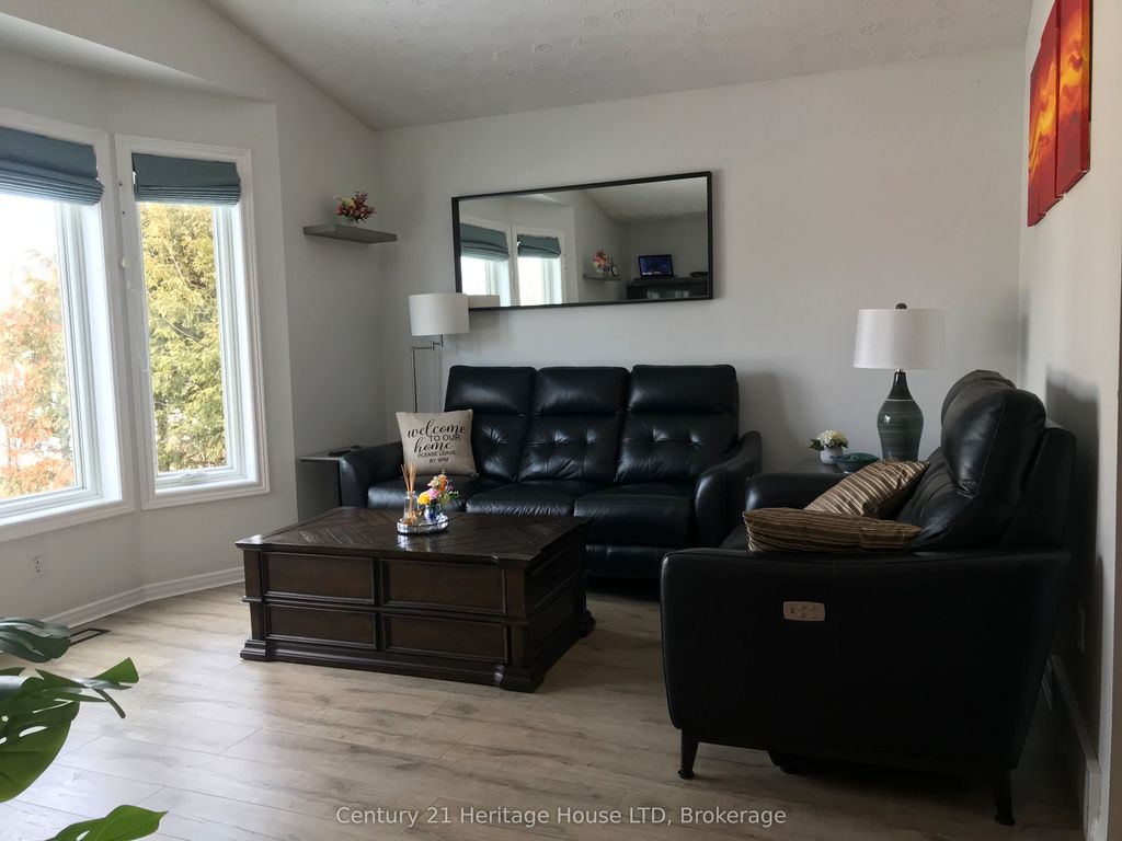 Photo of 25 Nelson Avenue, Fort Erie, ON L2A 5K7 (MLS # X12828246)