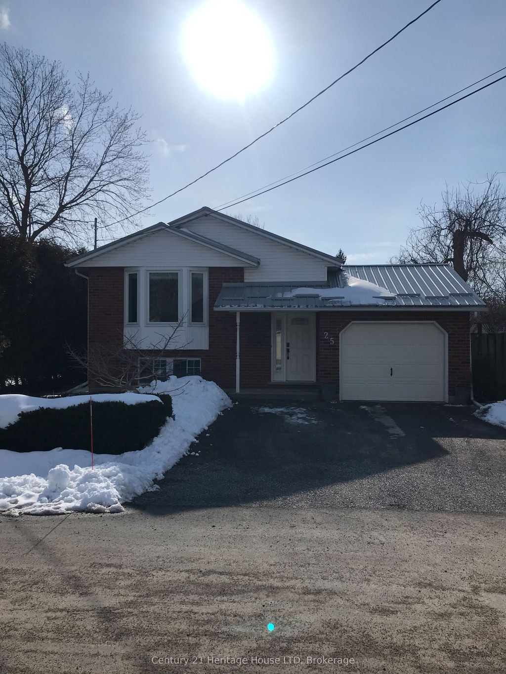 Photo of 25 Nelson Avenue, Fort Erie, ON L2A 5K7 (MLS # X12828246)