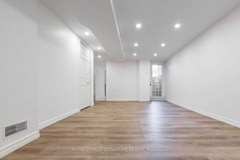 613 Crawford Street Lower Toronto ON M6G 3K1