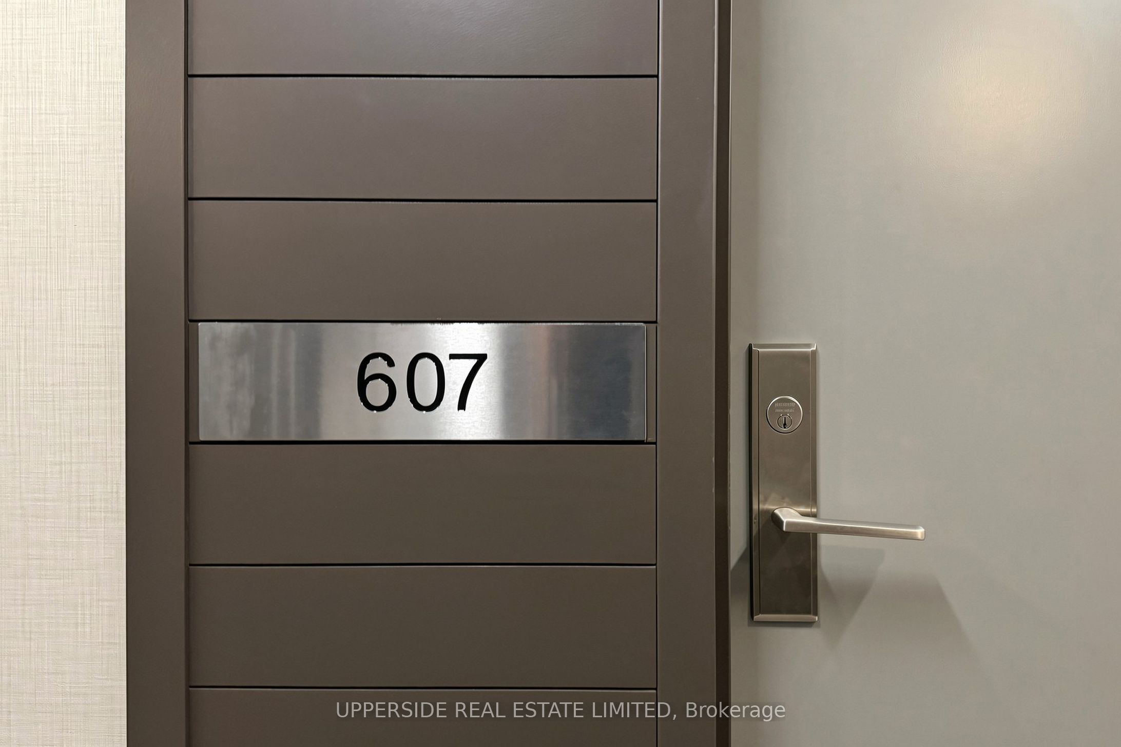 126 Simcoe Street 607