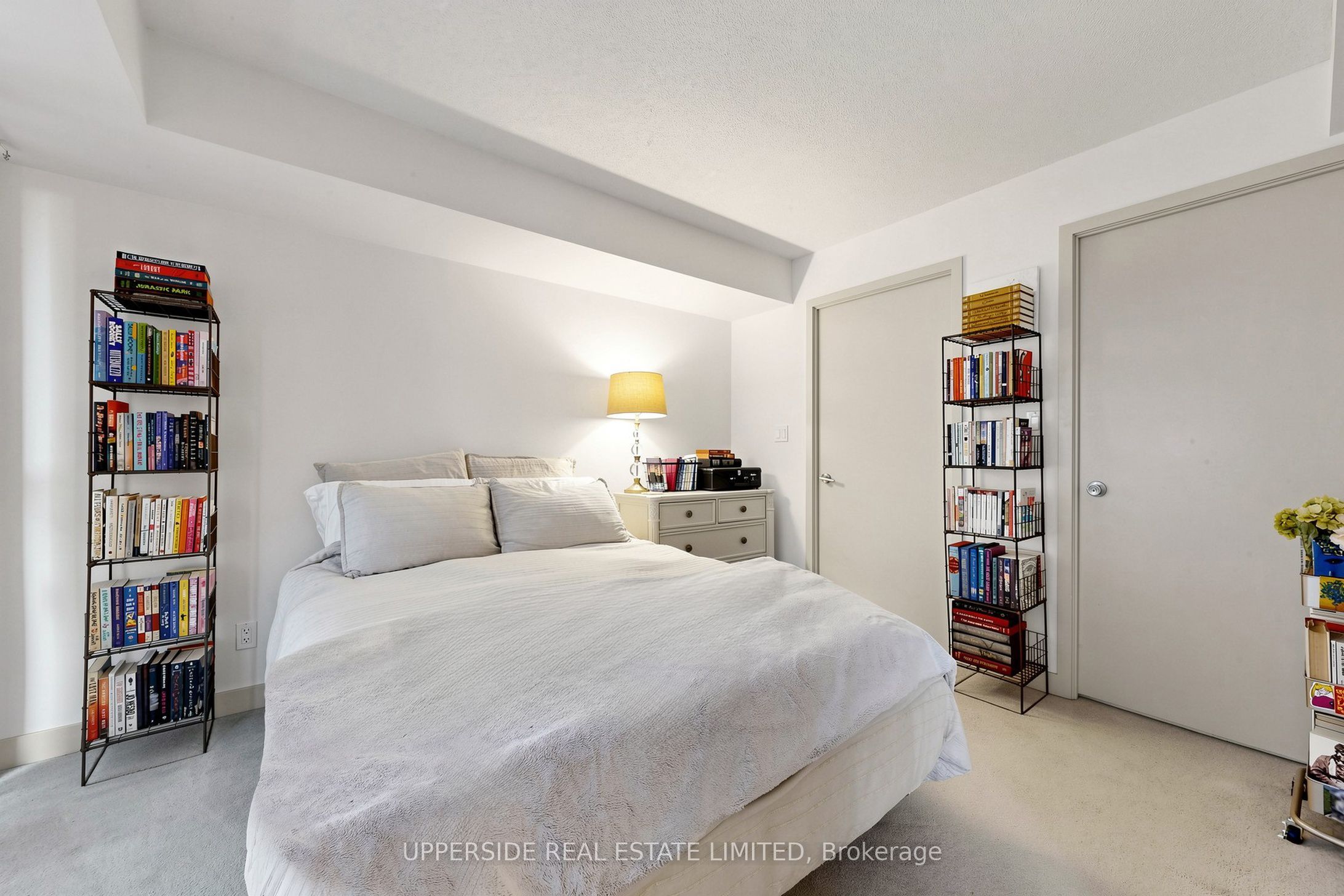 126 Simcoe Street 607