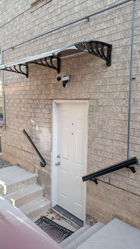 2304 Bankside Drive Bsmt Mississauga ON L5M 6E1