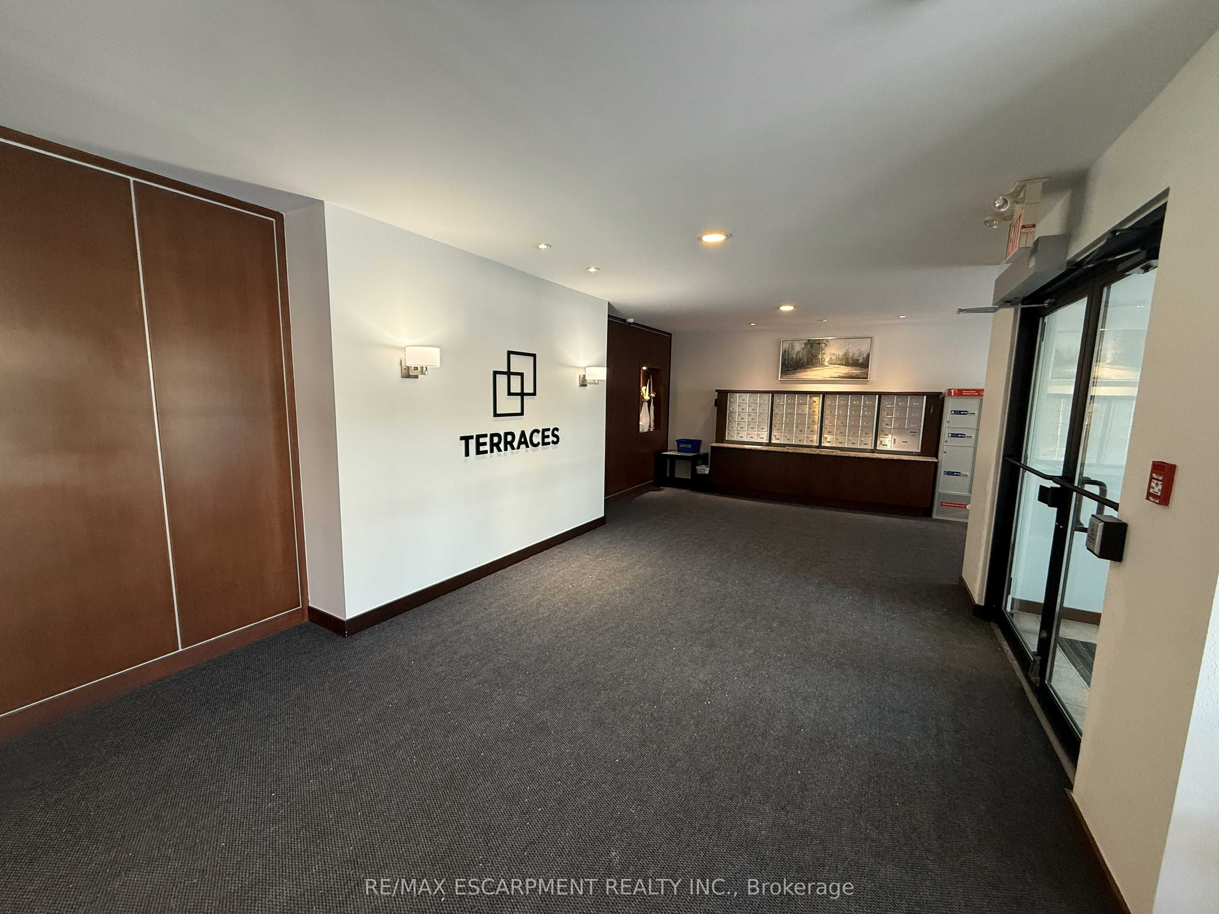 5070 Fairview Street 205