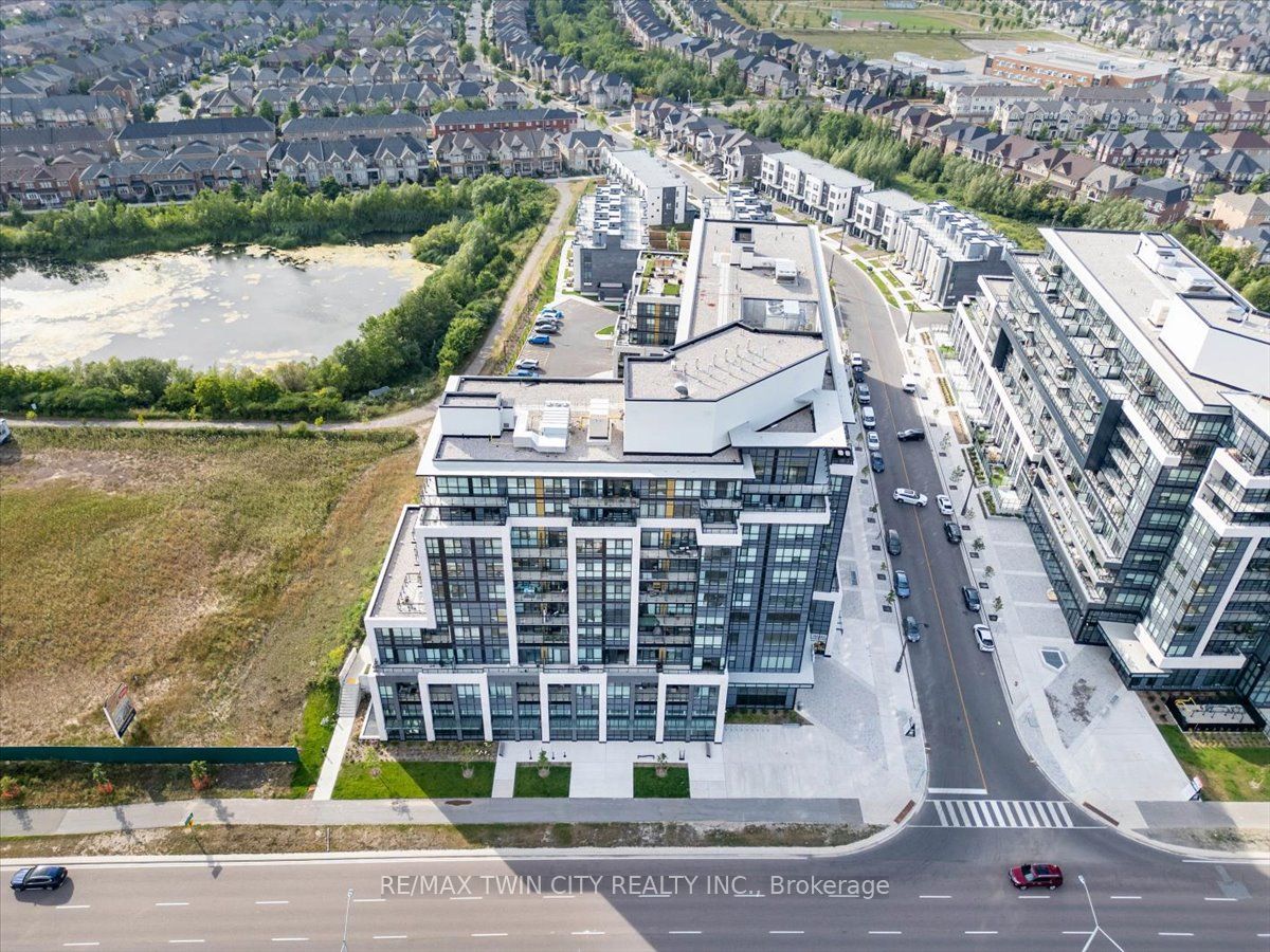 405 dundas Street W 240