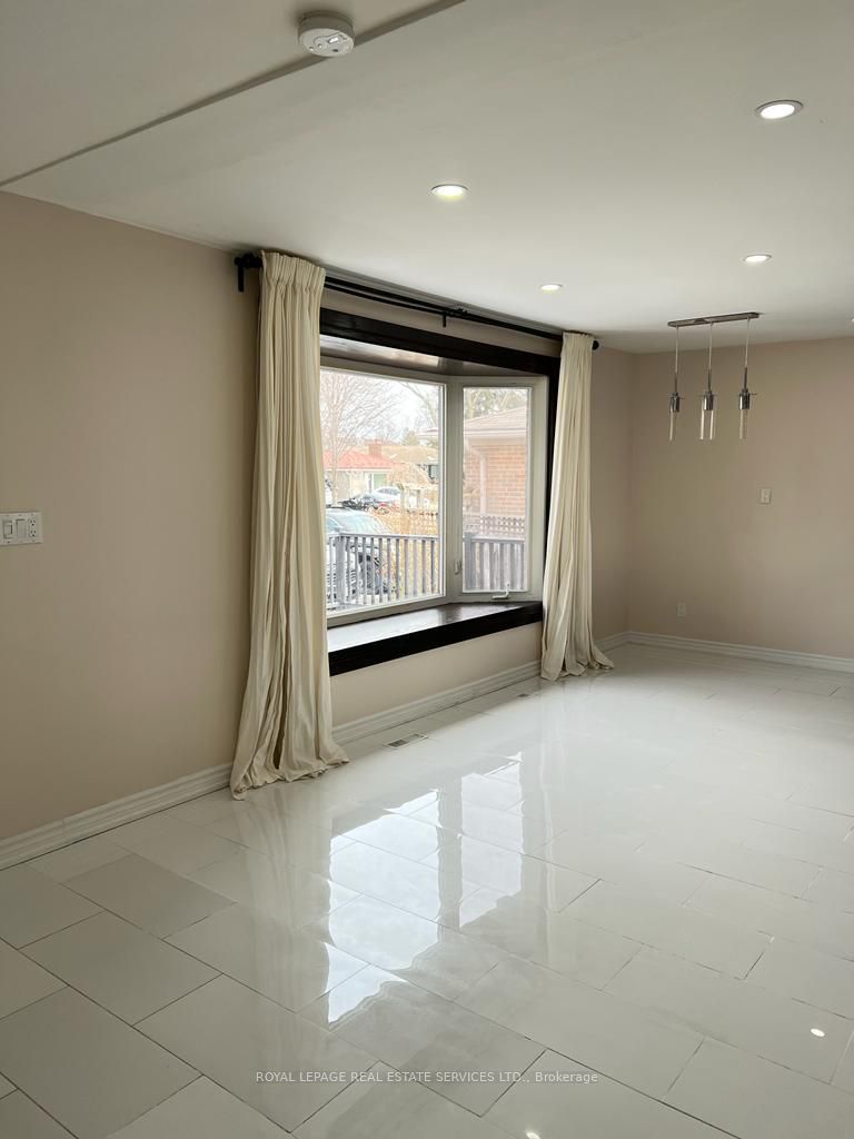 1186 Chada Avenue Upper