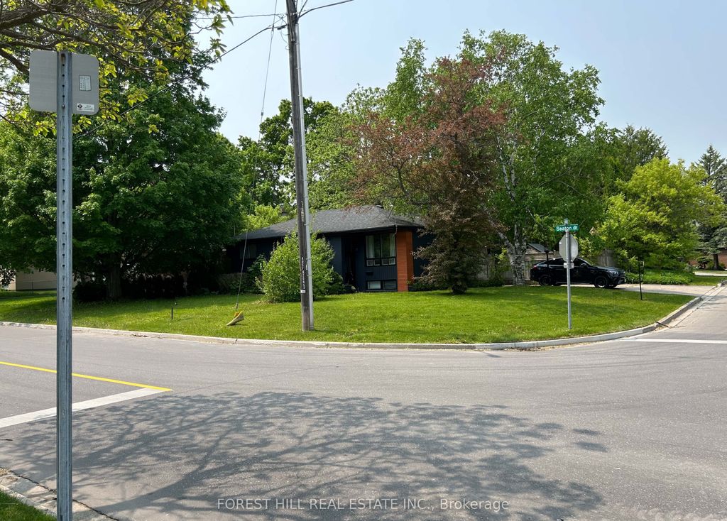 Photo of 1 Willis Drive, Aurora, ON L4G 2J8 (MLS # N12690296)