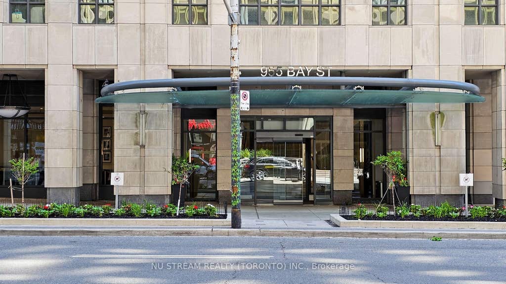 Photo of 955 Bay Street #1015, Toronto, ON M5S 0C6 (MLS # C13522082)