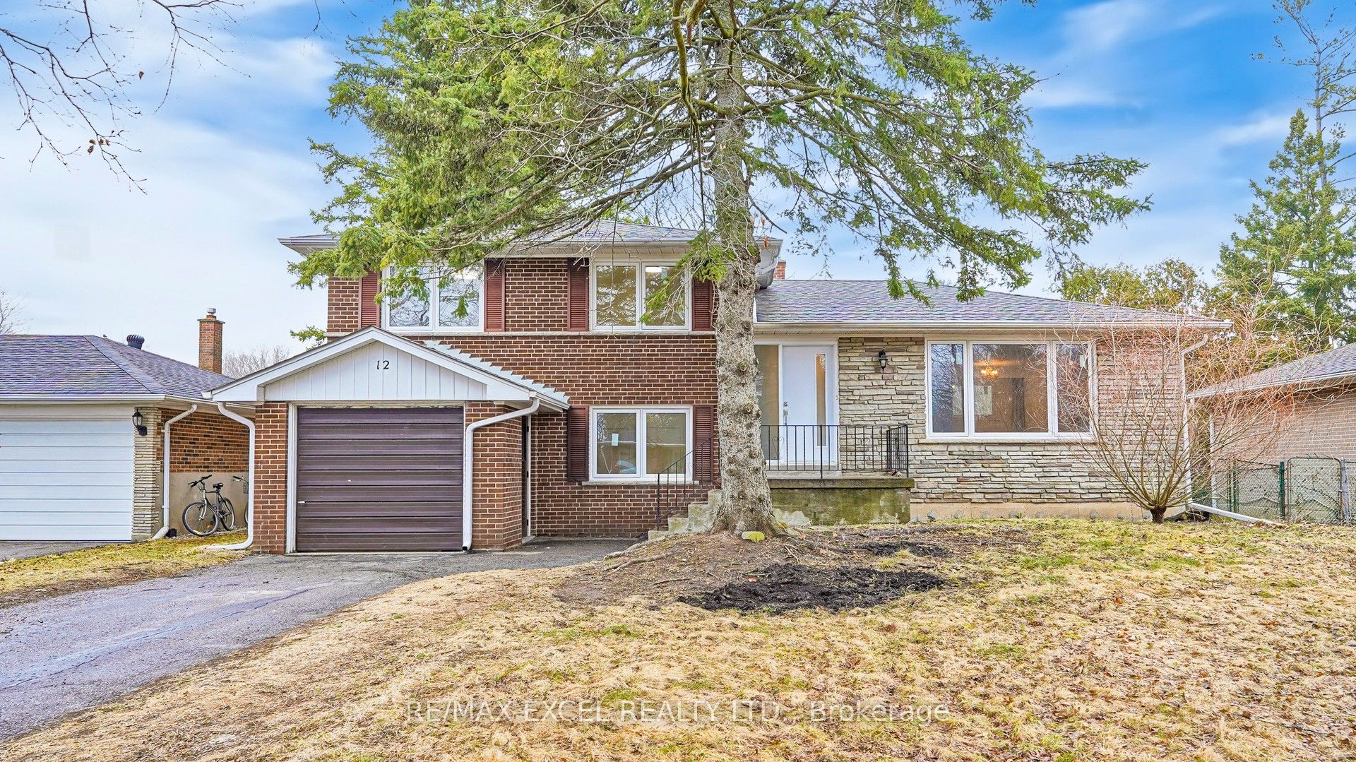 12 Lakevista Avenue