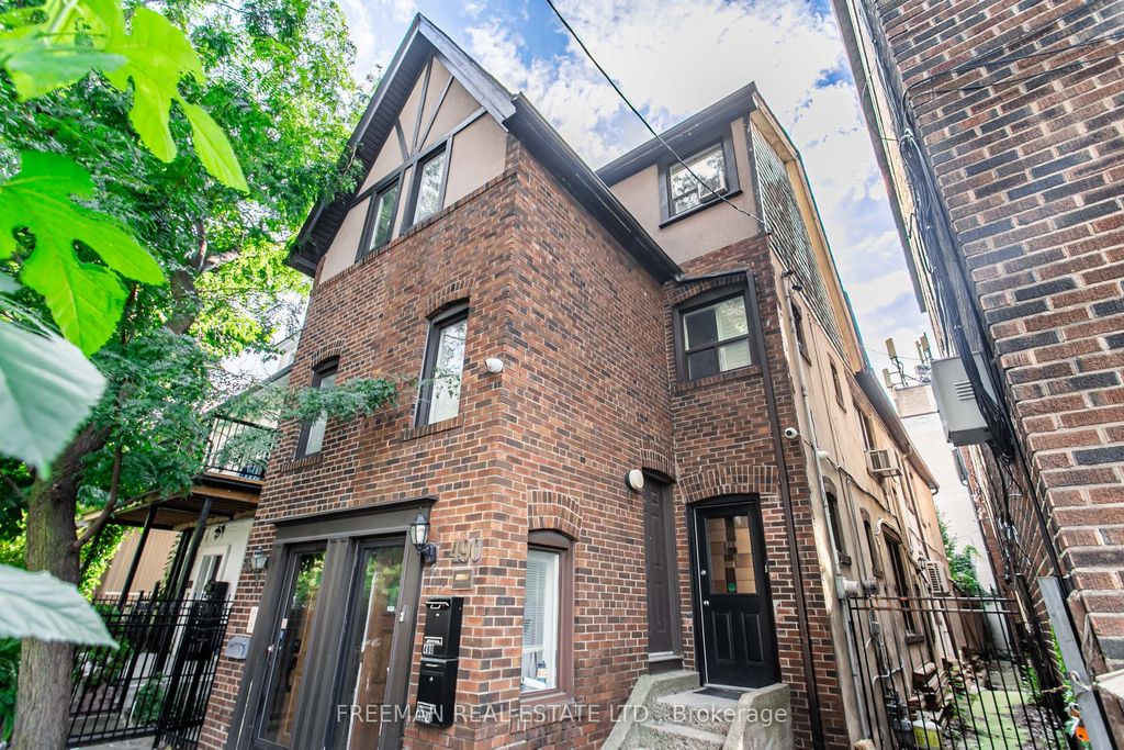 Photo of 490 Montrose Avenue, Toronto, ON M6G 3H1 (MLS # C12404553)
