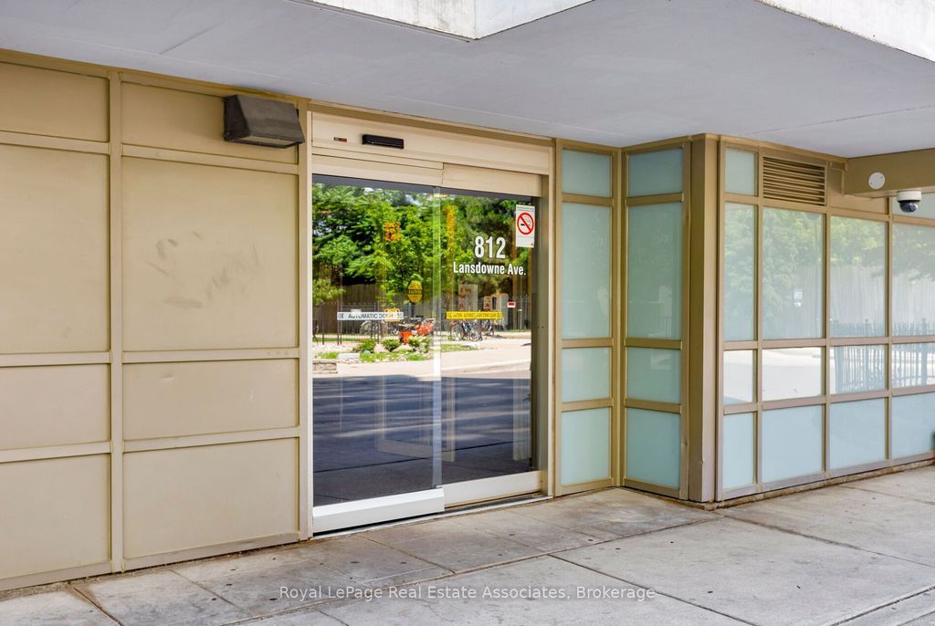 Photo of 812 Lansdowne Avenue #512, Toronto, ON M6H 4K5 (MLS # W13547264)