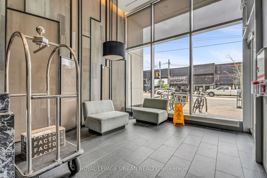 Photo of 27 Bathurst Street #611, Toronto, ON M5V 0R1 (MLS # C13003648)