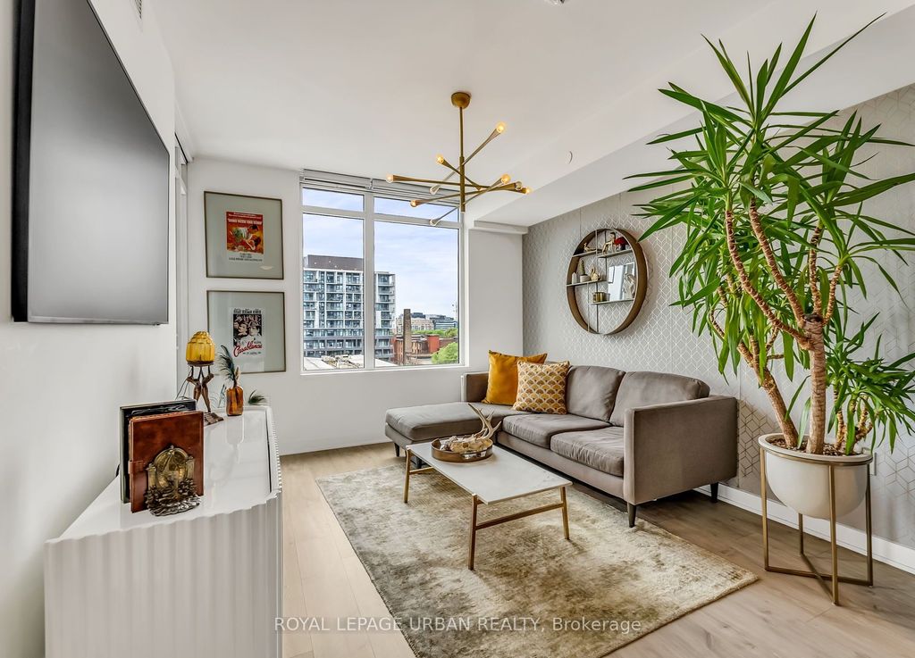Photo of 27 Bathurst Street #611, Toronto, ON M5V 0R1 (MLS # C13003648)