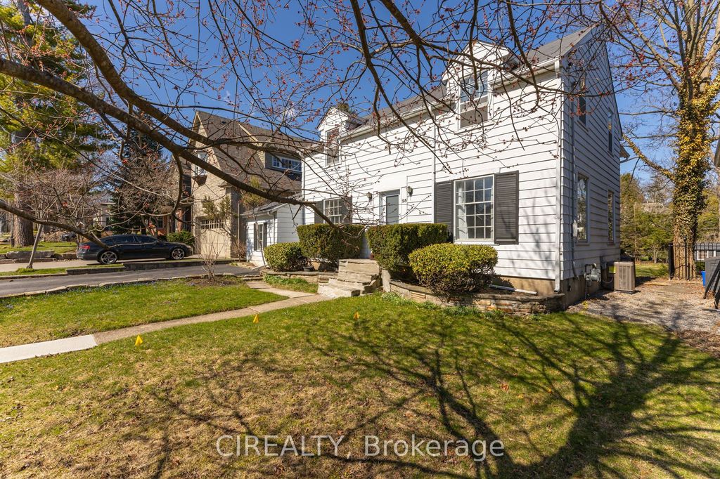 Photo of 25 Howard Avenue, Oakville, ON L6J 3Y2 (MLS # W12988970)