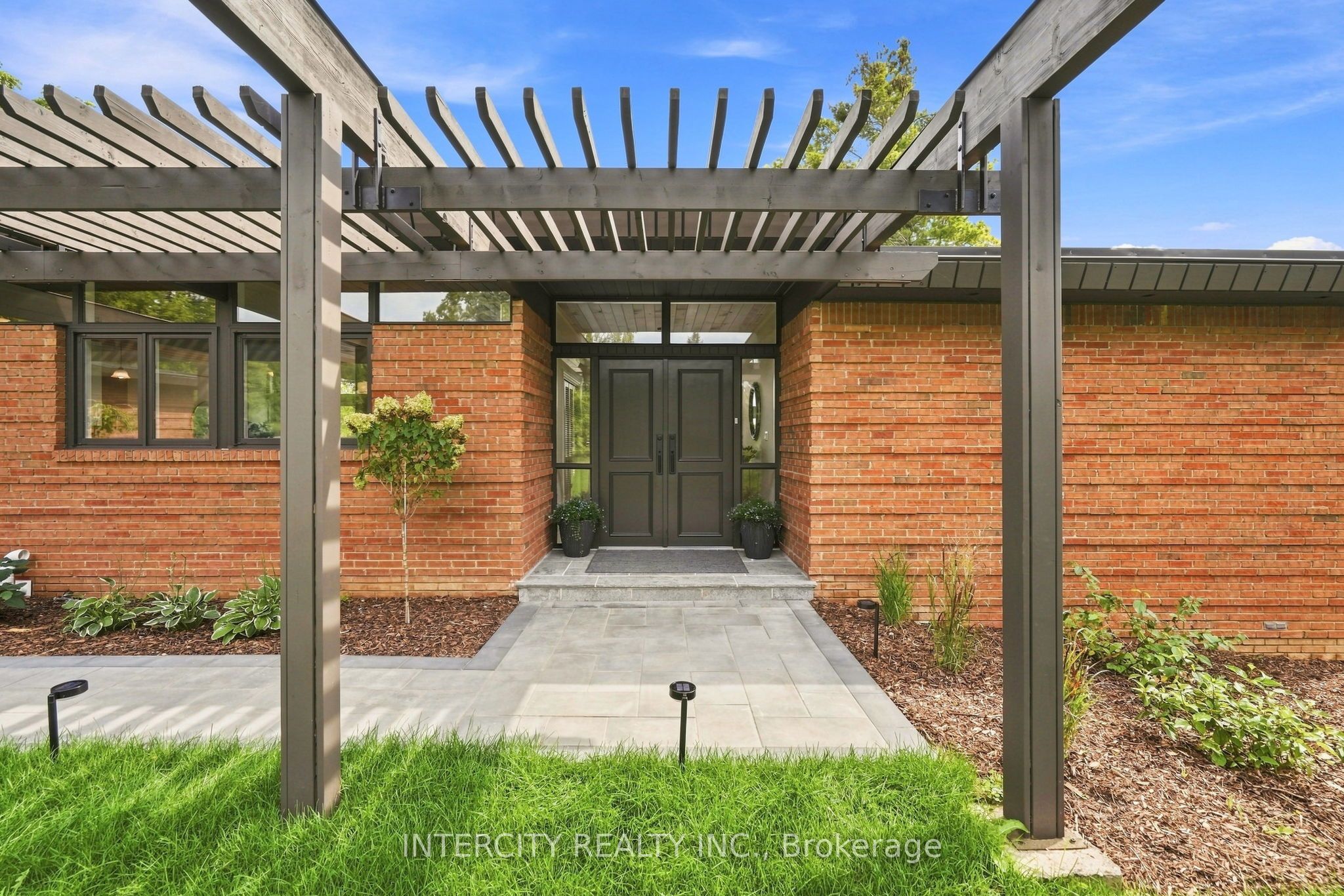 100 Ravendale Court