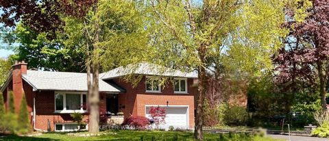 3537 Enniskillen Circle Mississauga ON L5C 2M9