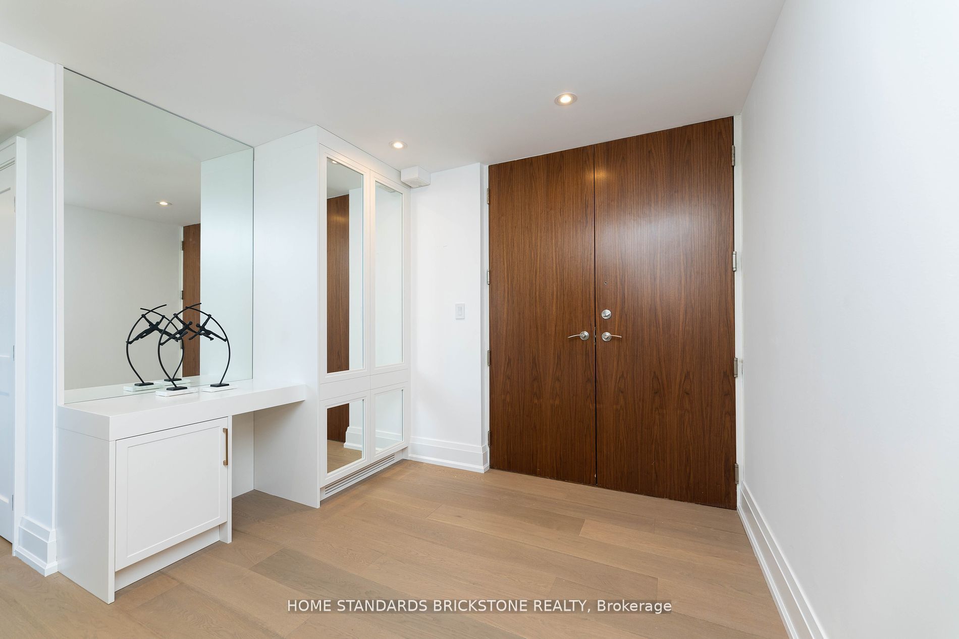 66 Collier Street 9D