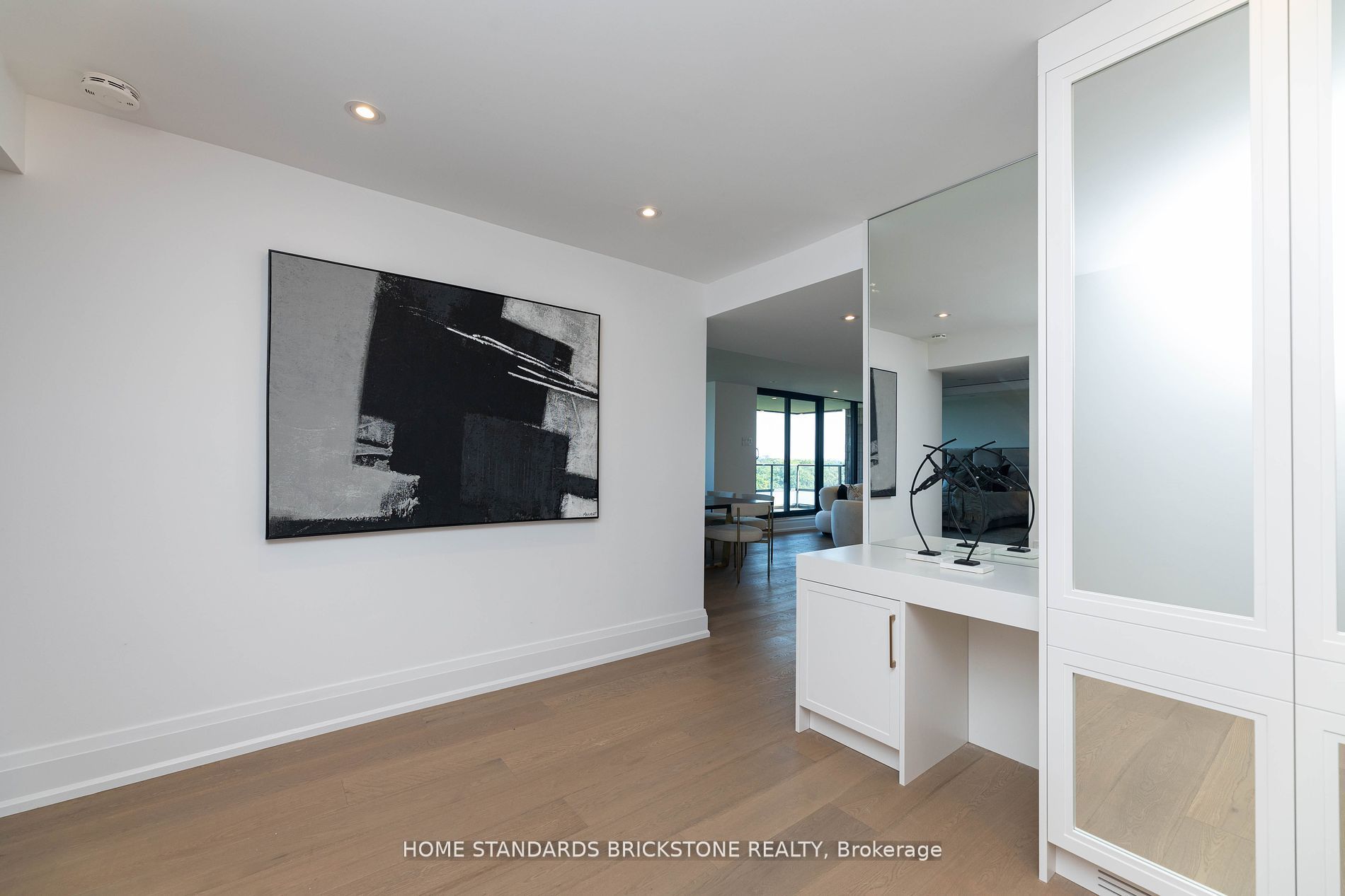 66 Collier Street 9D