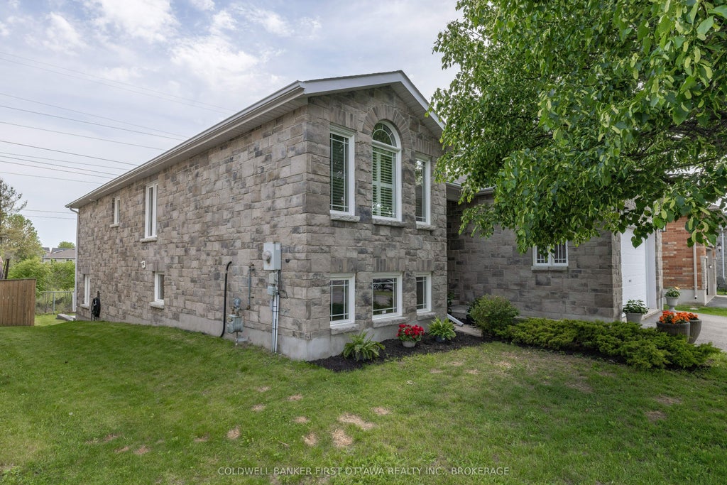 Photo of 1346 Sierra Avenue, Kingston, ON K7P 0B6 (MLS # X13431264)