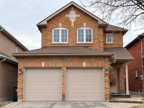 851 Clemens Crescent Mississauga ON L5V 2S8