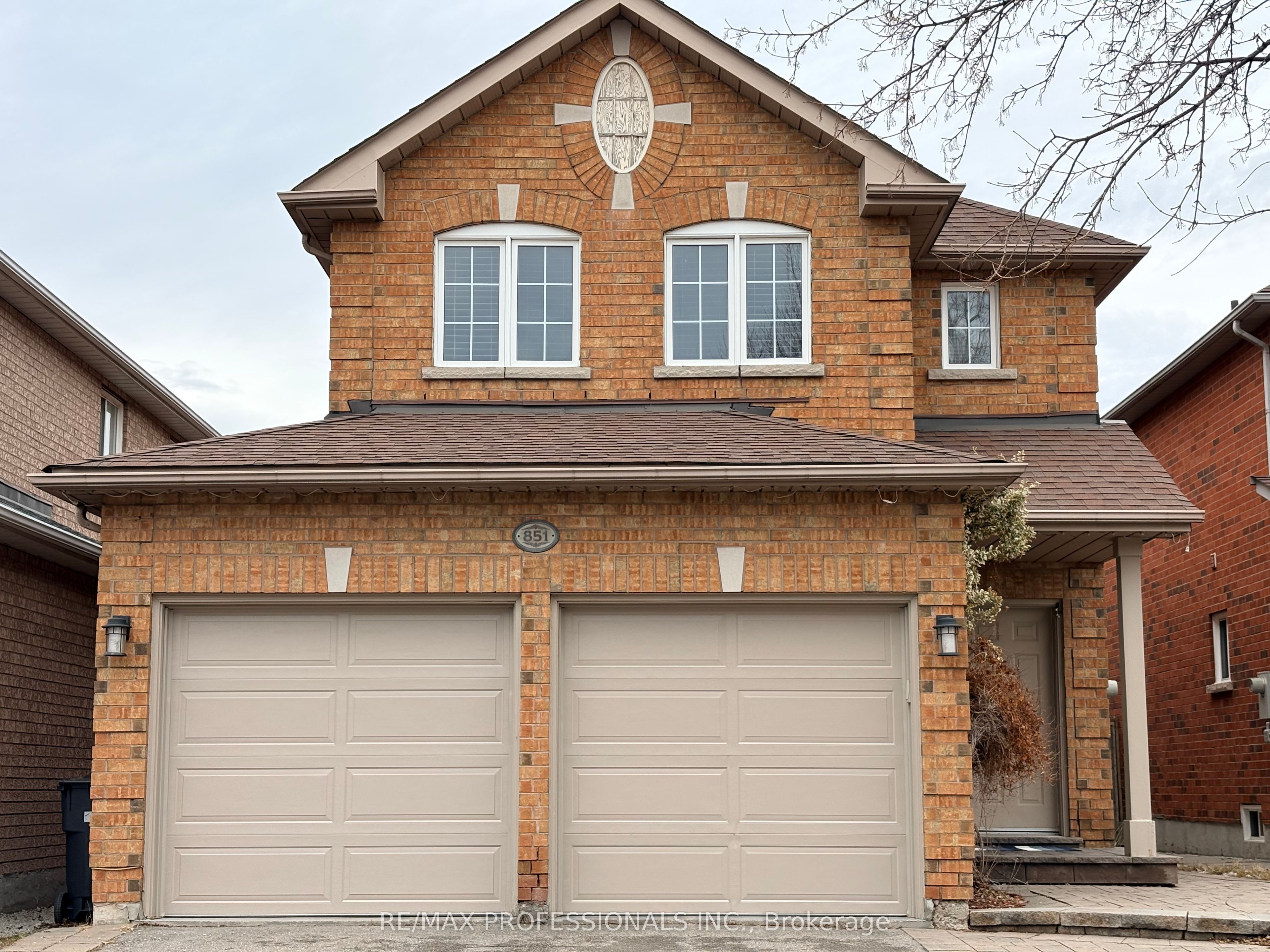 851 Clemens Crescent