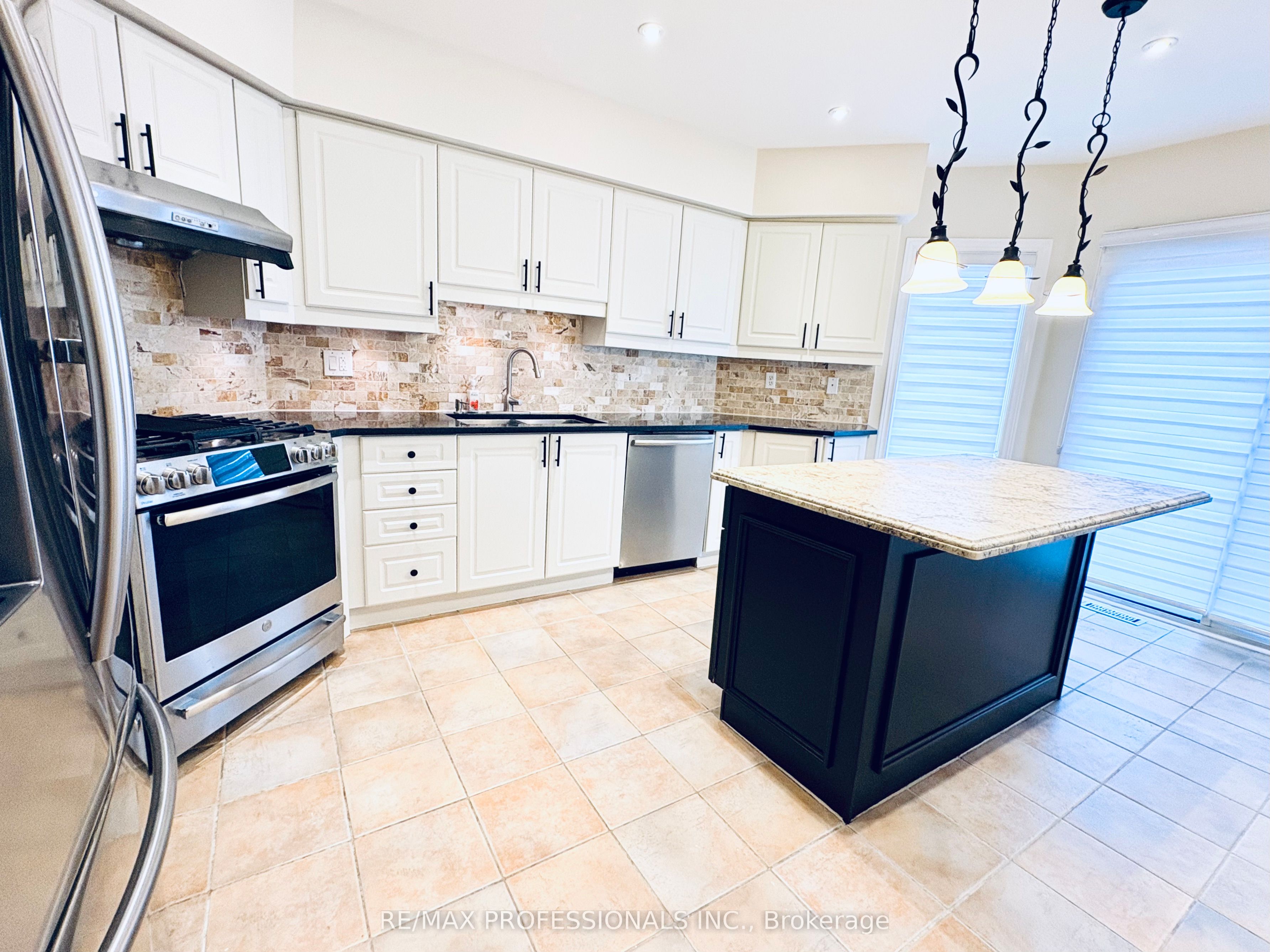 851 Clemens Crescent