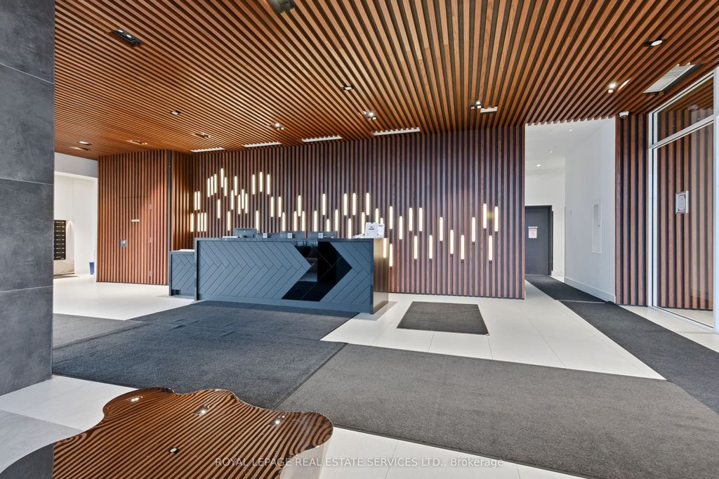 Photo of 297 Oak Walk Drive #314, Oakville, ON L6H 3R6 (MLS # W13028370)