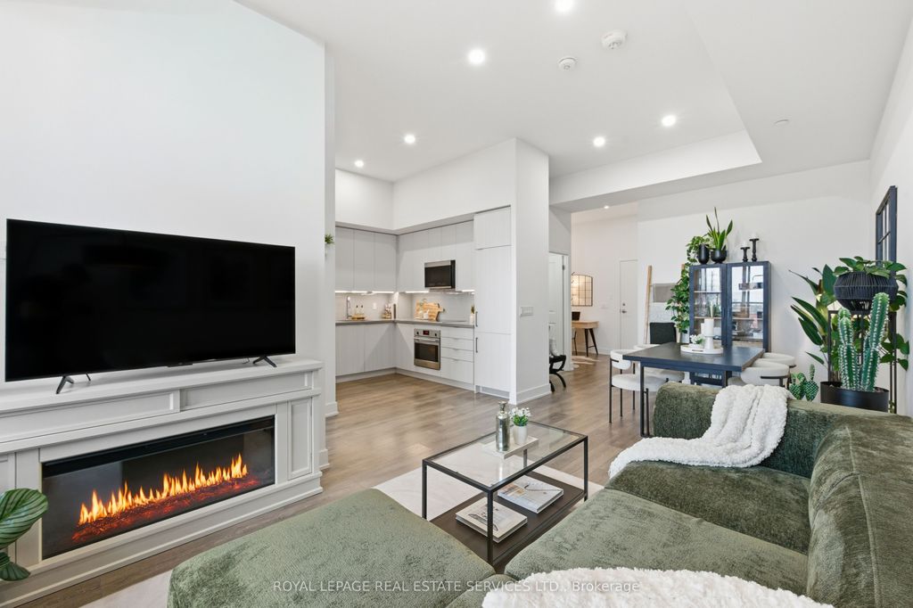 Photo of 297 Oak Walk Drive #314, Oakville, ON L6H 3R6 (MLS # W13028370)